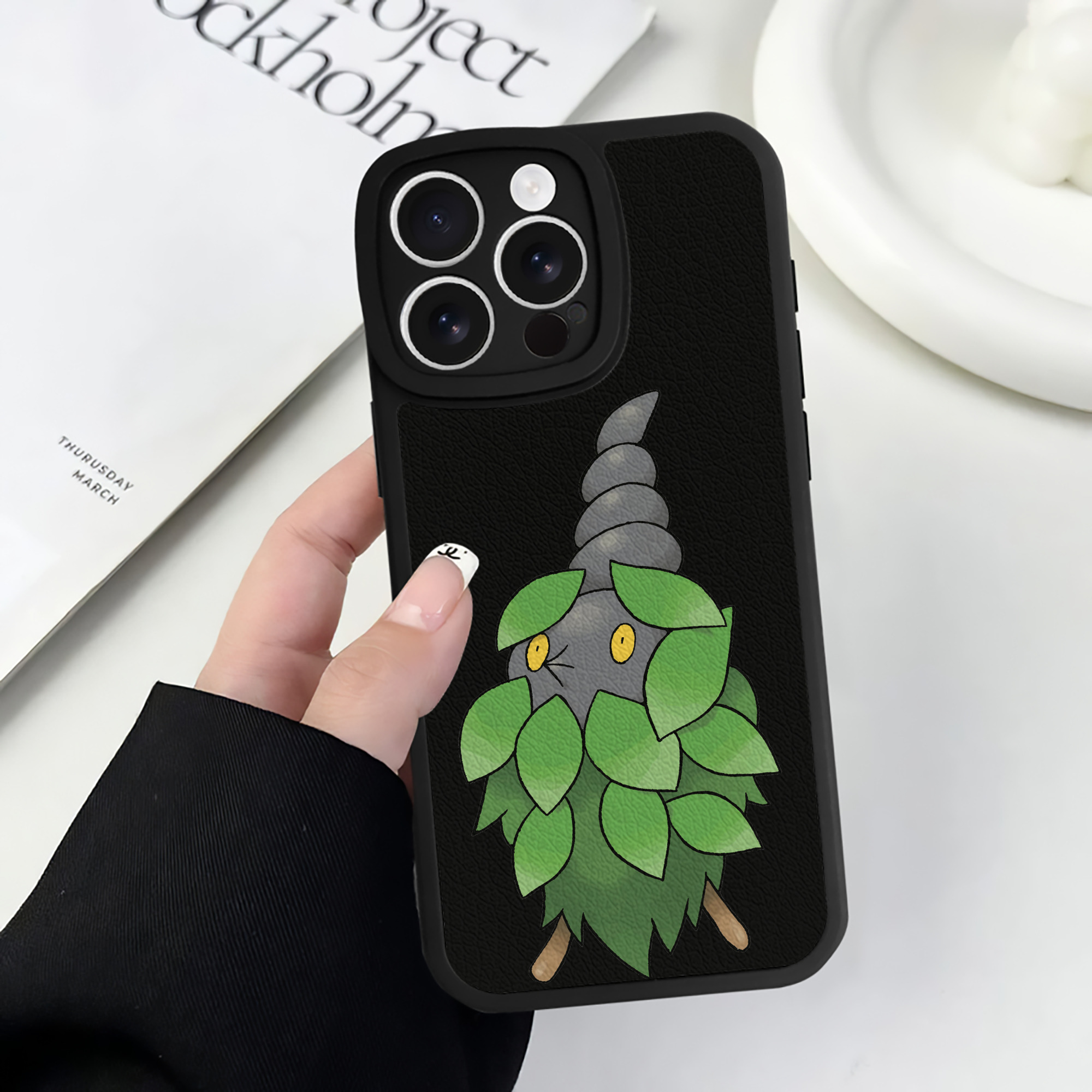 （画像用） ポケットモンスター Pokémon 【iPhone 16シリーズ対応】シリコンスマホケース（レザー調） 材質：シリコン